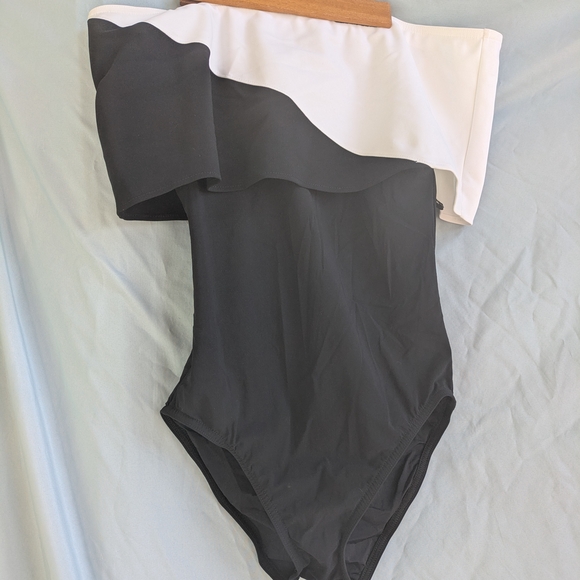 Elegant Black and White One-Shoulder Swim One Piece - Picture 1 of 10